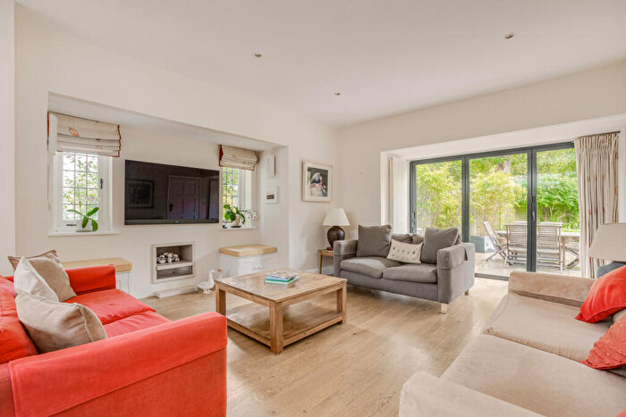 5 Bedroom Detached House To Rent In Hertford Avenue, East Sheen, SW14