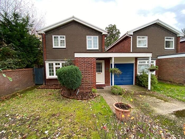 3 Bedroom Detached House To Rent In Wilders Close, Woking, GU21