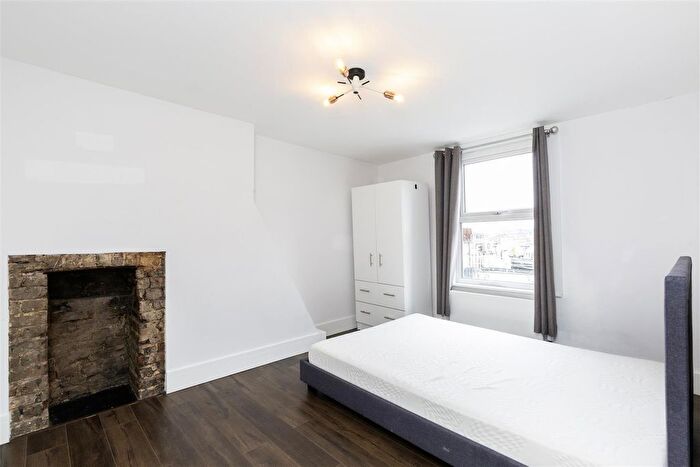 2 Bedroom Flat To Rent In Camden High Street, London, NW1