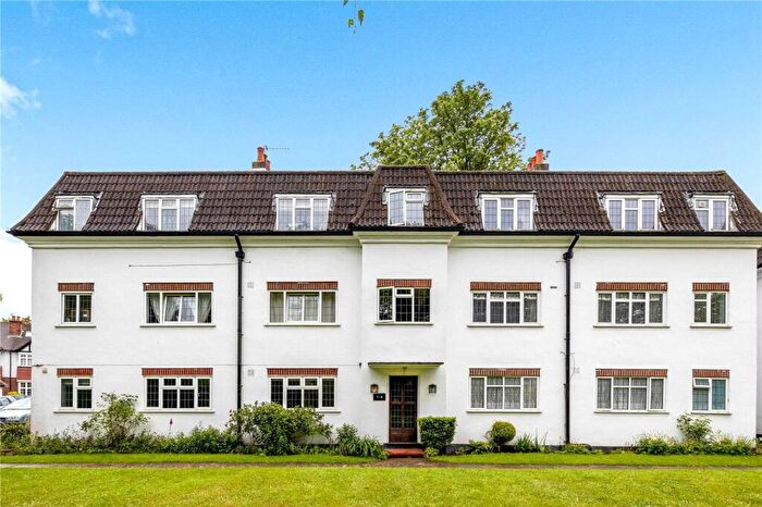 3 Bedroom Apartment To Rent In Dainton Close, Bromley, BR1