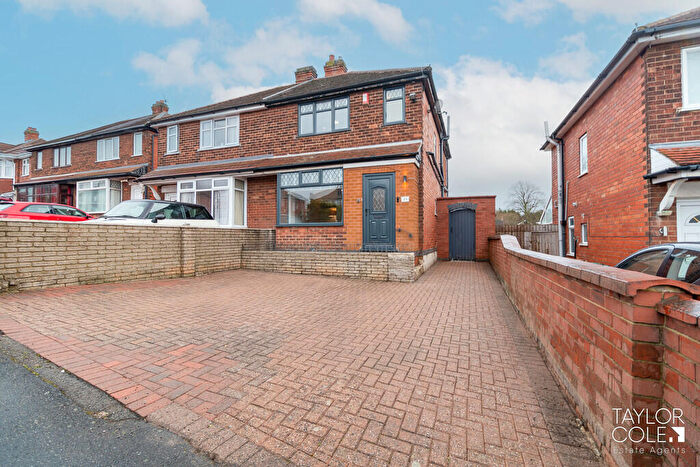 3 Bedroom Semi Detached House For Sale In Darklands Road, Swadlincote, DE11