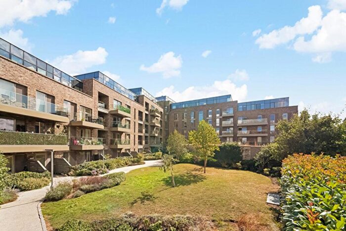 2 Bedroom Apartment To Rent In Woods Road, Peckham, London, SE15