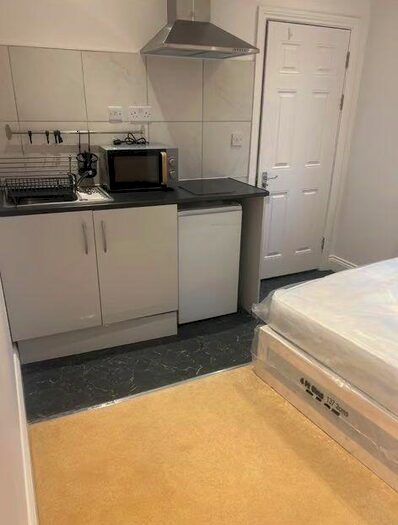 Studio To Rent In Eastern Avenue, Ilford, IG2