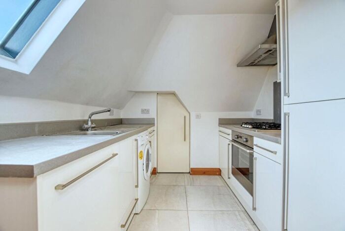 1 Bedroom Flat To Rent In Ossulton Way London, N2