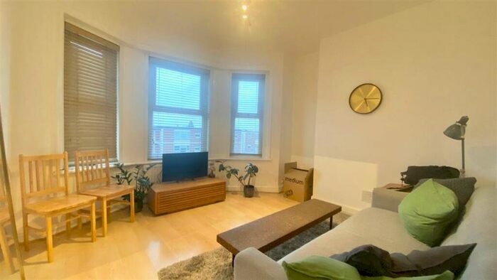 2 Bedroom Apartment To Rent In High Road, London, N12