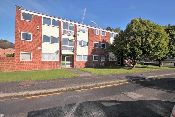 2 Bedroom Flat To Rent In Whitehall Close, Uxbridge, Greater London, UB8