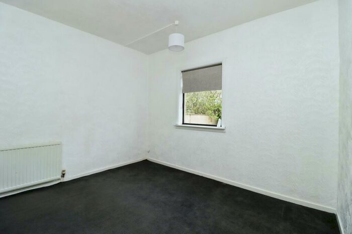 2 Bedroom Flat To Rent In Beveridge Street, Dunfermline, Fife, KY11