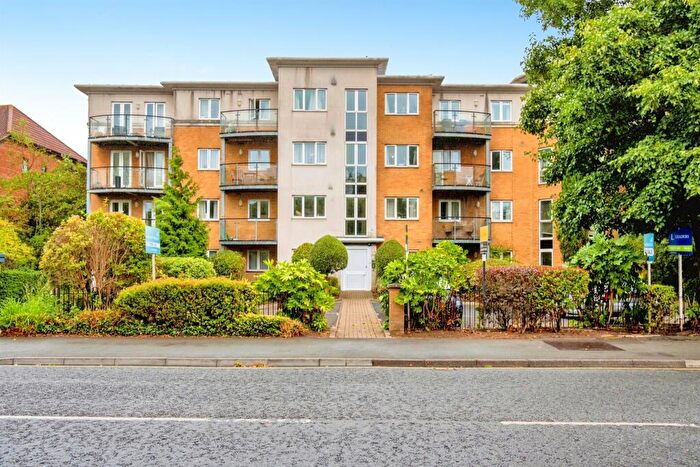2 Bedroom Flat For Sale In Hill Lane, Southampton, SO15