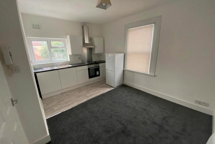 1 Bedroom Flat To Rent In The Drive, Cranbrook, Ilford, IG1