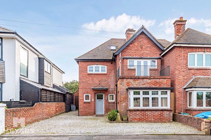 4 Bedroom Semi-Detached House To Rent In Argyle Road, Christchurch, BH23