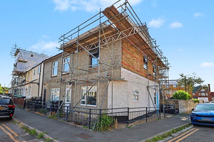 2 Bedroom Flat For Sale In Nelson Road, Northfleet, Gravesend, DA11