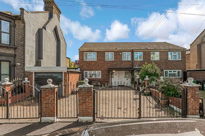 4 Bedroom Semi Detached House For Sale In Lyttelton Road, London, E10