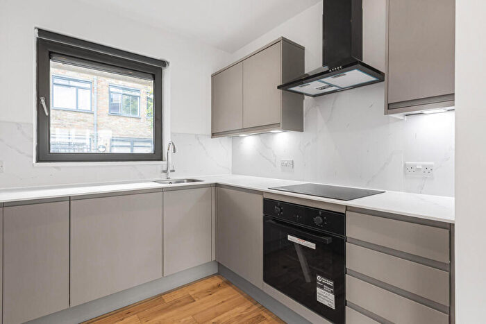 2 Bedroom Apartment For Sale In Coleman Fields, Islington, London, N1