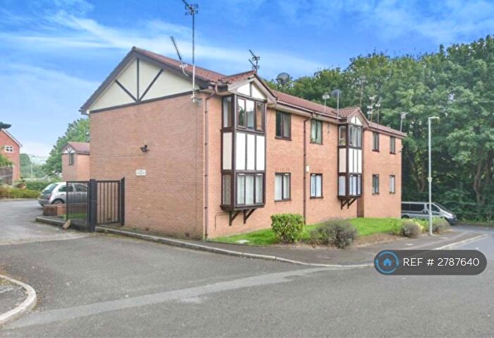 2 Bedroom Flat To Rent In St. Pauls Gardens, Hyde, SK14