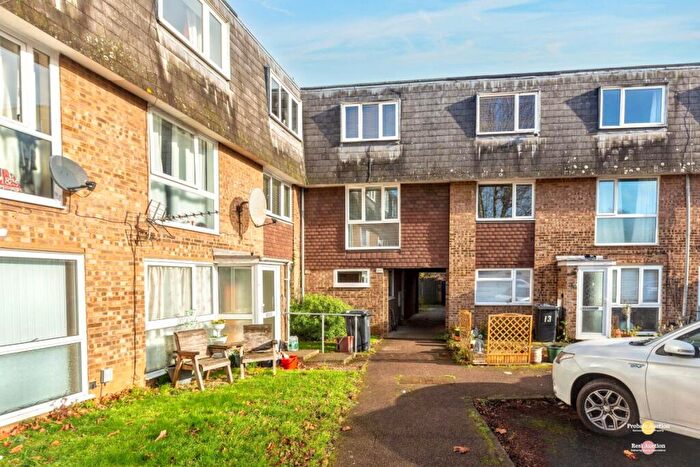 2 Bedroom Flat For Sale In Mayfield Court, Sandy, Bedfordshire, SG19
