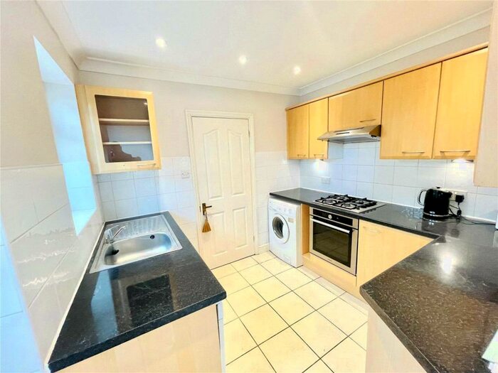 2 Bedroom Semi-Detached House To Rent In Lower Church Street, Old Town, West Croydon, Central Croydon, CR0
