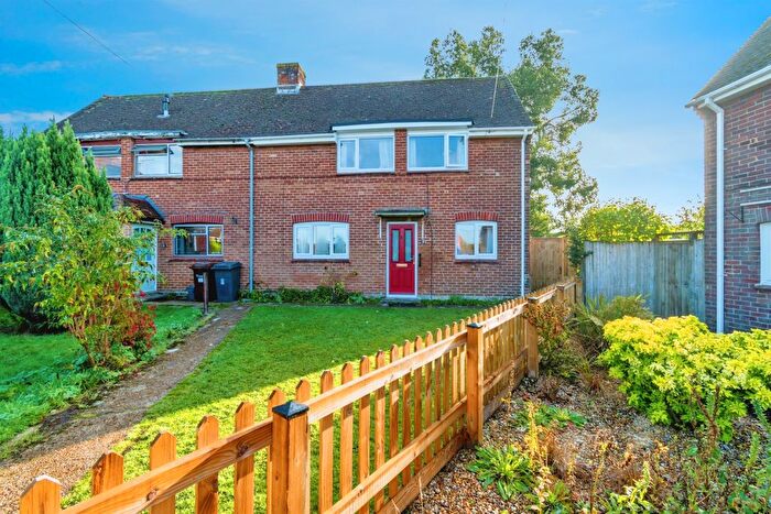 3 Bedroom Semi-Detached House For Sale In Church Close, North Baddesley, Southampton, SO52