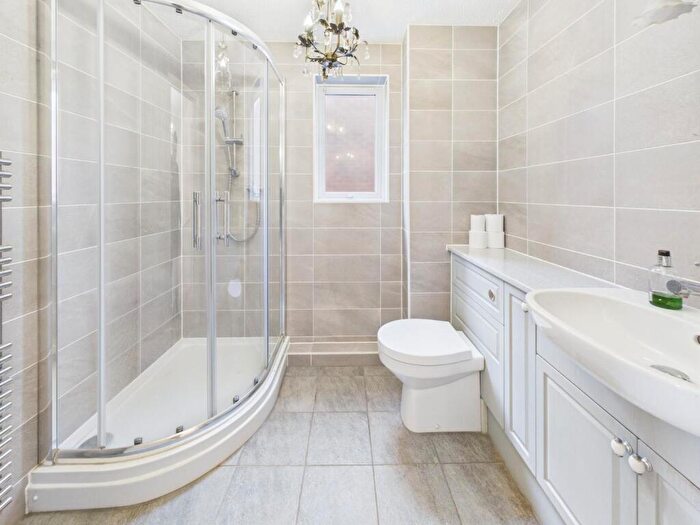 2 Bedroom Link Detached House For Sale In Churchill Close, Barrs Court, BS30