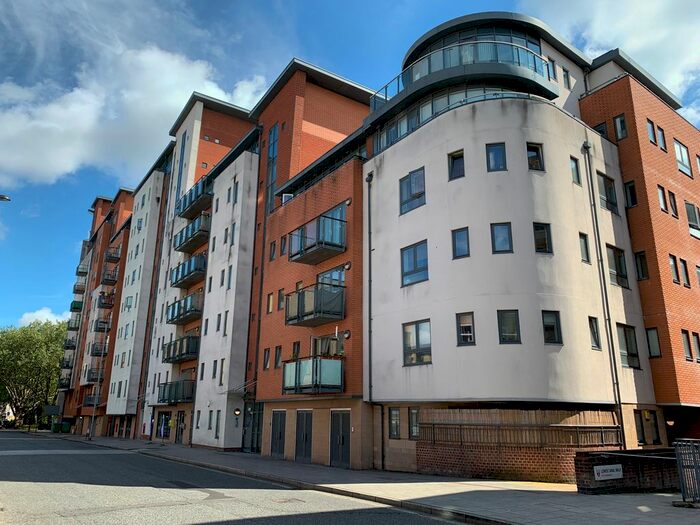 1 Bedroom Flat To Rent In Lower Canal Walk, Southampton, SO14