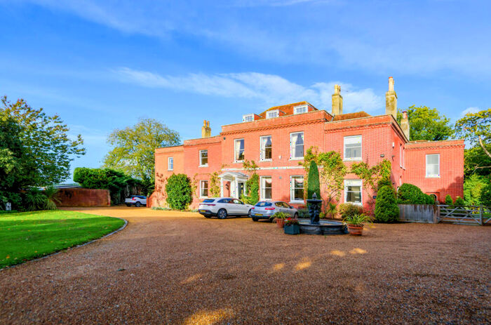 4 Bedroom Semi-Detached House To Rent In Titchfield Road, Stubbington, Fareham, Hampshire, PO14