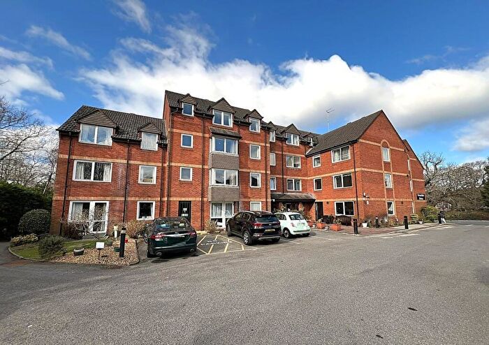 1 Bedroom Flat For Sale In Station Road, Parkstone, Poole, BH14