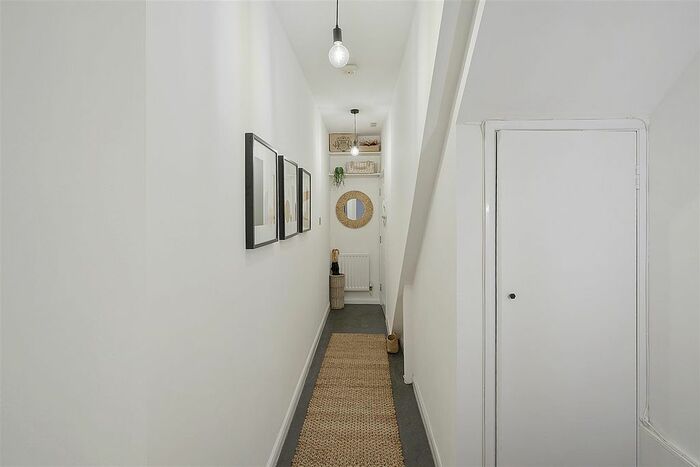 1 Bedroom Flat To Rent In Heath Road, Twickenham, TW1