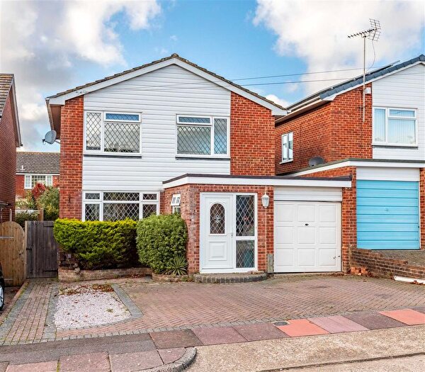 3 Bedroom Detached House For Sale In Colne Close, Worthing, BN13