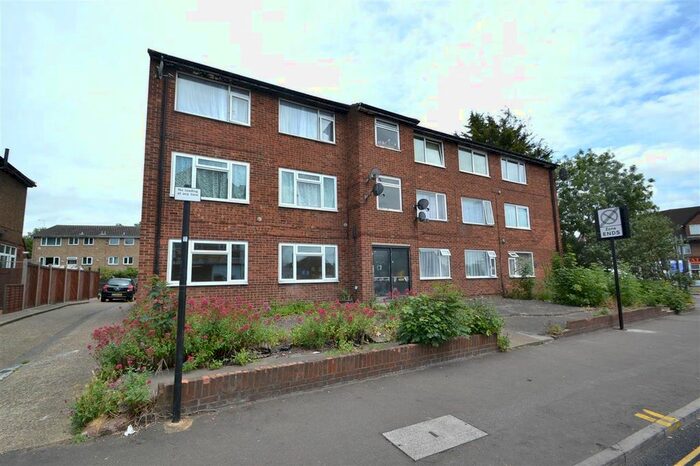 2 Bedroom Flat To Rent In Staines Road, Bedfont, Feltham, TW14