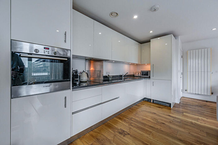 3 Bedroom Flat For Sale In Warehouse Court, Woolwich Riverside, London, SE18