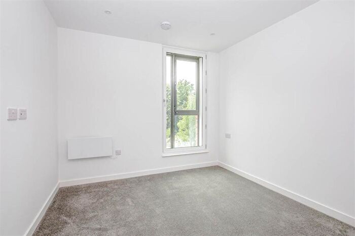 2 Bedroom Flat To Rent In Bedroom Property In Trafford Park, Manchester, M17