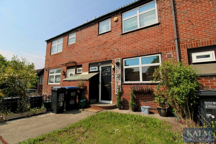3 Bedroom Terraced House To Rent In Guessens Grove, Welwyn Garden City, AL8