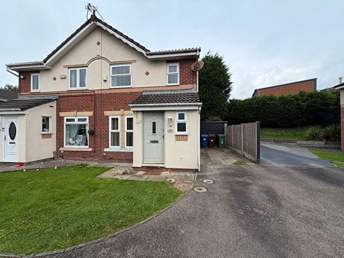 3 Bedroom Semi-Detached House To Rent In Waterdale Drive, Whitefield, M45