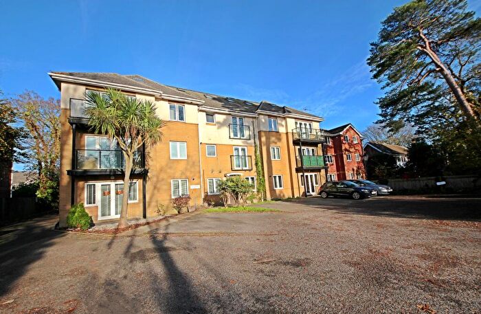 2 Bedroom House For Sale In Flat Kingsholme, Bournemouth, BH8