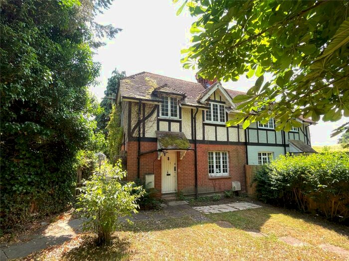 3 Bedroom Semi-Detached House For Sale In Epsom Road, West Clandon, Guildford, GU4