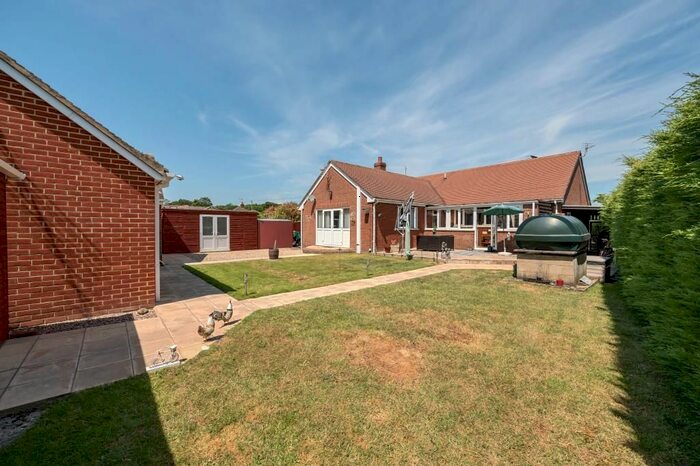 4 Bedroom Detached Bungalow For Sale In Newbury, Berkshire, RG18