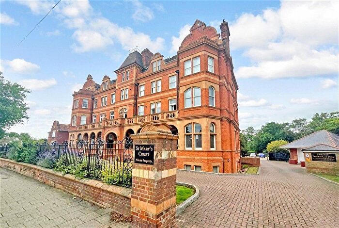 2 Bedroom Flat For Sale In Station Road, Herne Bay, Kent, CT6