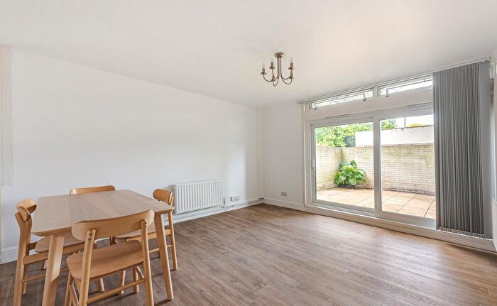 2 Bedroom Flat To Rent In Victoria Rise, SW4