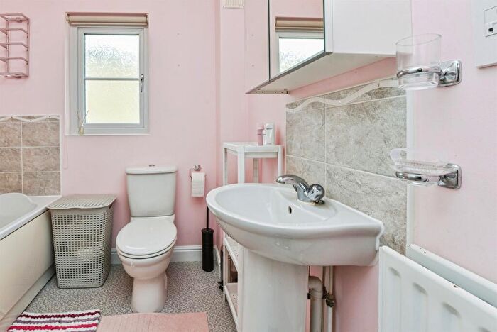 3 Bedroom End Of Terrace House For Sale In Middle Leaze, Chippenham, SN14