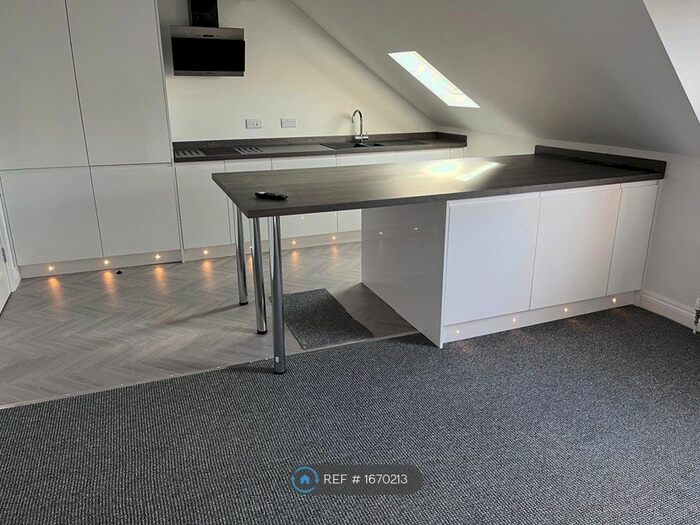 2 Bedroom Flat To Rent In Llewelyn Road, Colwyn Bay, LL29