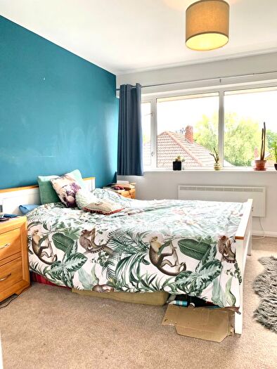 2 Bedroom Flat To Rent In Springfield Park, Twyford, RG10