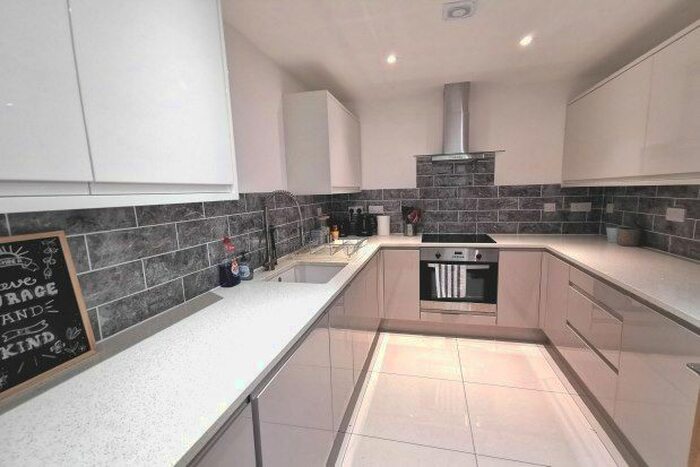 2 Bedroom Flat To Rent In Upper Chorlton Road, Manchester, M16
