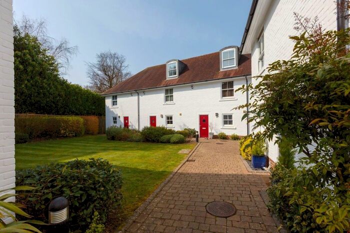 3 Bedroom Town House To Rent In Buckwell Place, Sevenoaks, TN13