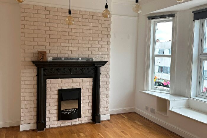 2 Bedroom Flat To Rent In Crown Terrace, Cricklewood Lane, London, NW2