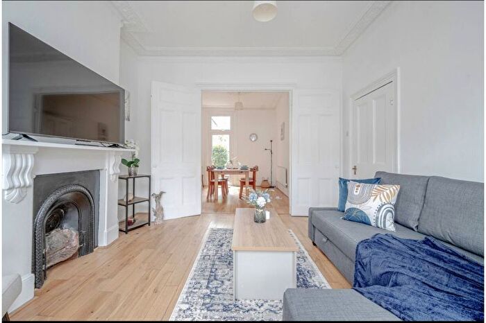 4 Bedroom Terraced House To Rent In Solon Road, Brixton, SW2