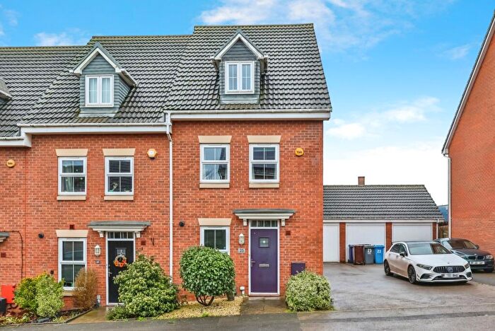 3 Bedroom End Of Terrace House For Sale In Charnos Street, Ilkeston, Derbyshire, DE7