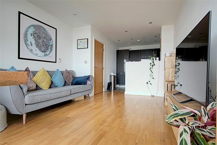 1 Bedroom Flat To Rent In Dunstan Mews, Enfield, EN1