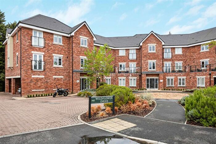 2 Bedroom Flat For Sale In Wildflower Drive, Calcot, Reading, RG31
