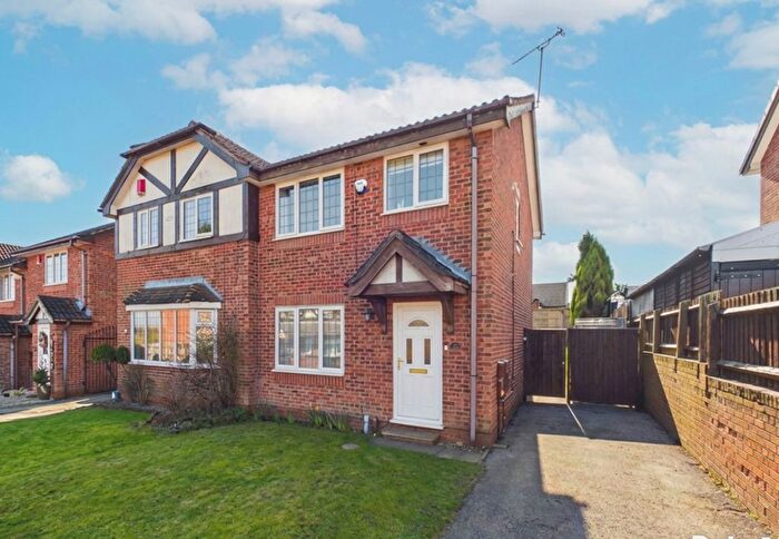 3 Bedroom Semi Detached House For Sale In Dylan Thomas Road, Nottingham, NG5