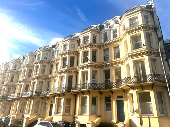 1 Bedroom Flat To Rent In Queens Gardens, Eastbourne, BN21