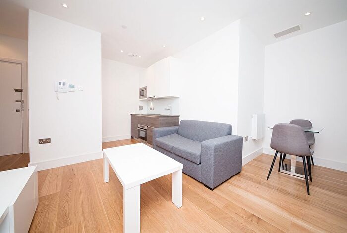 Studio To Rent In Staines Road, Hounslow, TW3